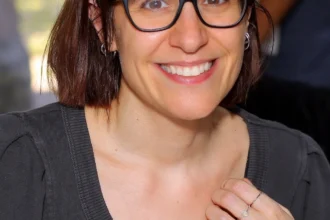 Ali Hazelwood biography photo