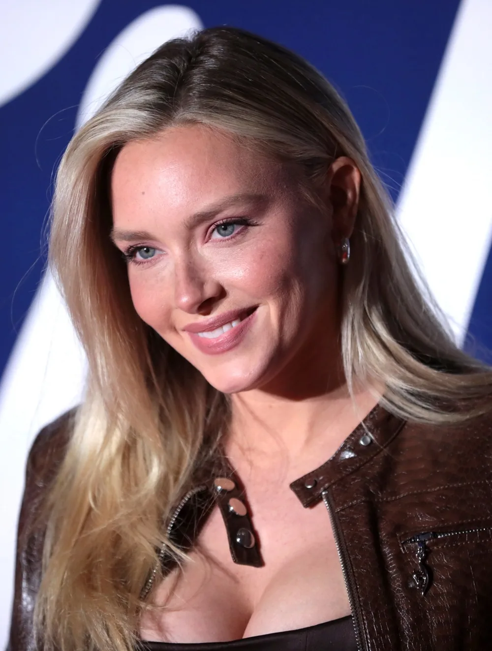 Camille Kostek biography photo