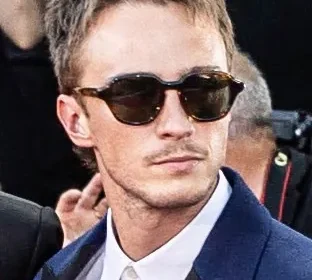 Drew Starkey biography photo